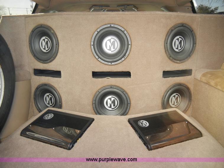 image for item A3307 1993 Chevrolet Suburban 1500 SUV