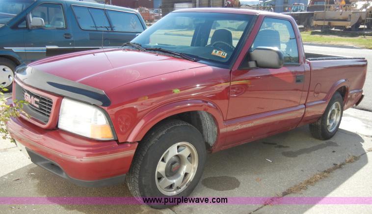 image for item A3308 1999 GMC Sonoma SLS pickup truck