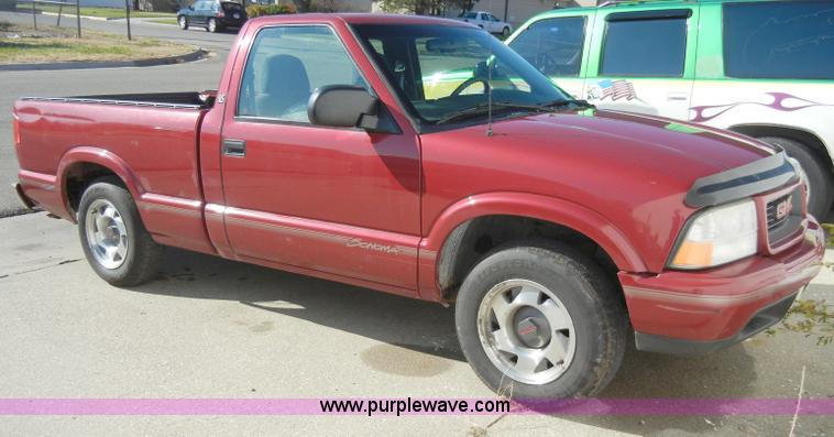 image for item A3308 1999 GMC Sonoma SLS pickup truck