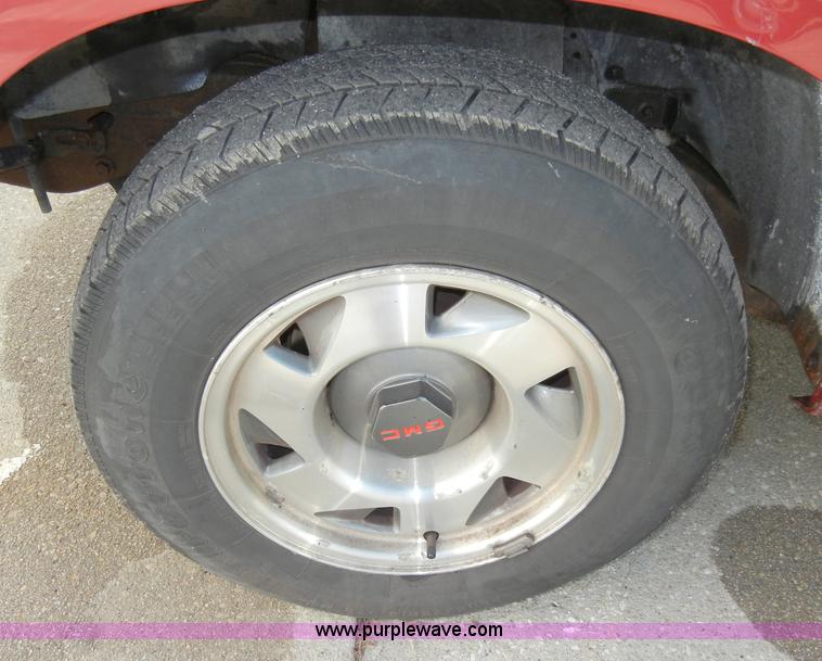 image for item A3308 1999 GMC Sonoma SLS pickup truck