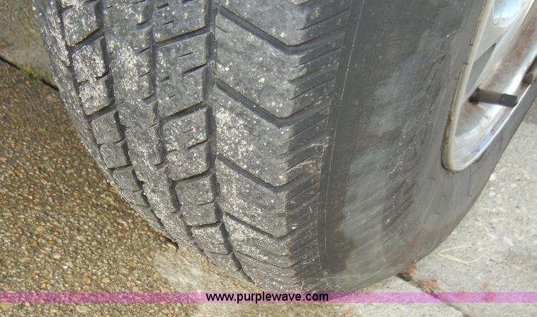 image for item A3308 1999 GMC Sonoma SLS pickup truck