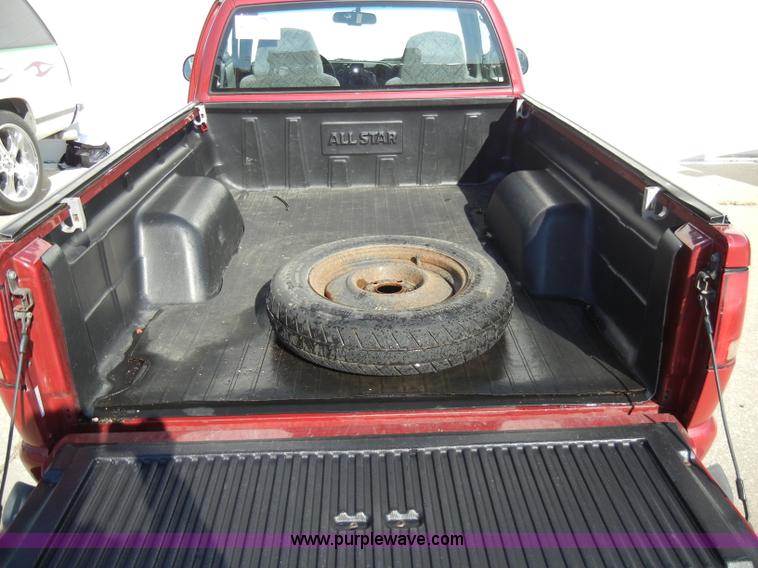 image for item A3308 1999 GMC Sonoma SLS pickup truck