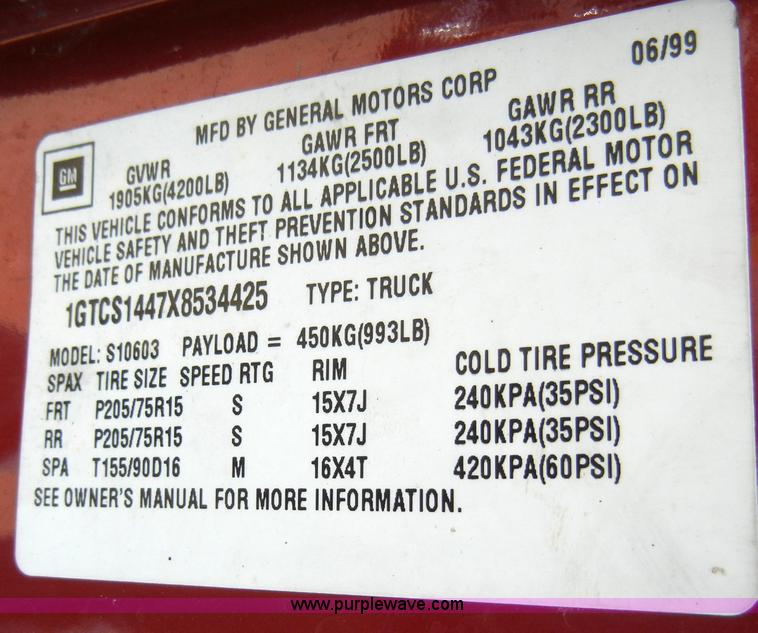 image for item A3308 1999 GMC Sonoma SLS pickup truck