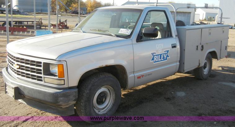 image for item A3309 1993 Chevrolet Cheyenne 1500 pickup truck
