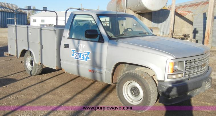 image for item A3309 1993 Chevrolet Cheyenne 1500 pickup truck