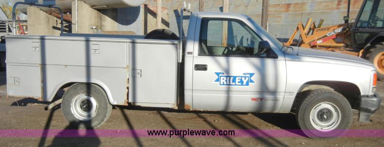 image for item A3309 1993 Chevrolet Cheyenne 1500 pickup truck