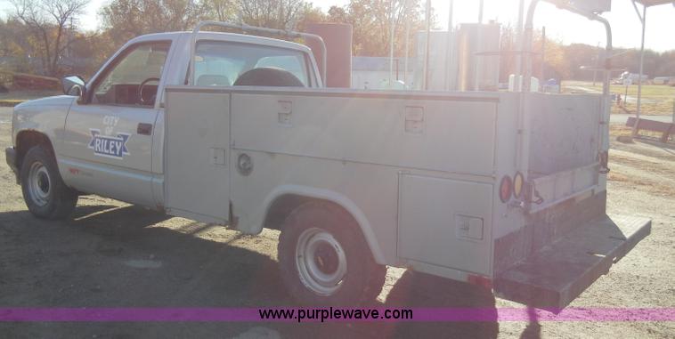 image for item A3309 1993 Chevrolet Cheyenne 1500 pickup truck