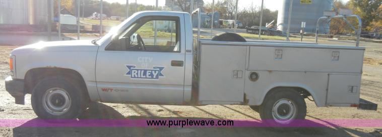 image for item A3309 1993 Chevrolet Cheyenne 1500 pickup truck