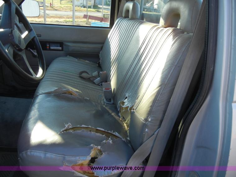 image for item A3309 1993 Chevrolet Cheyenne 1500 pickup truck