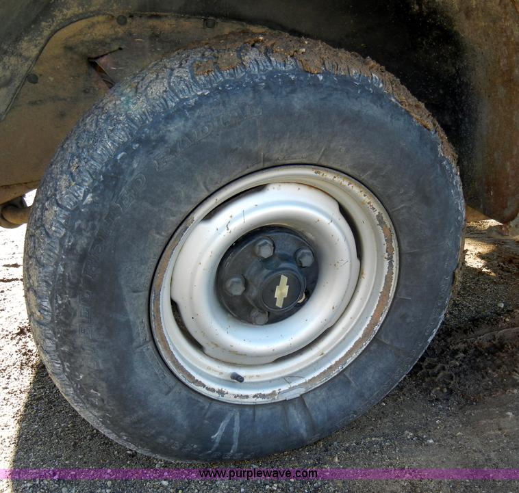 image for item A3309 1993 Chevrolet Cheyenne 1500 pickup truck