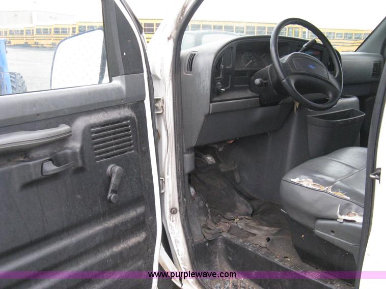 image for item A4480 1993 Ford E350 passenger van