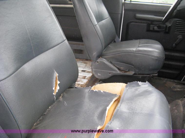 image for item A4480 1993 Ford E350 passenger van