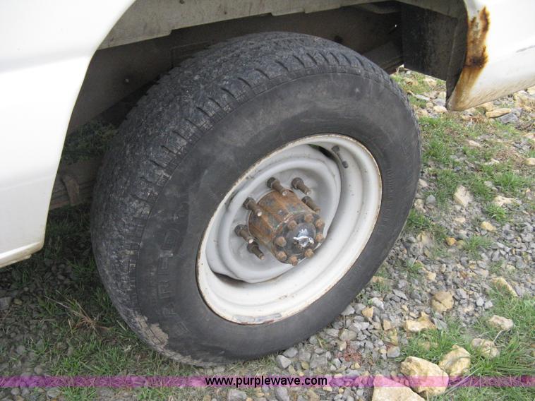 image for item A4480 1993 Ford E350 passenger van