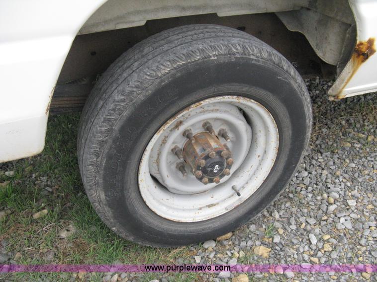 image for item A4480 1993 Ford E350 passenger van