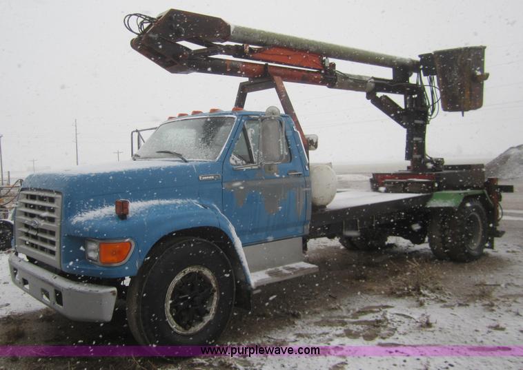image for item B5569 1995 Ford F700 bucket truck