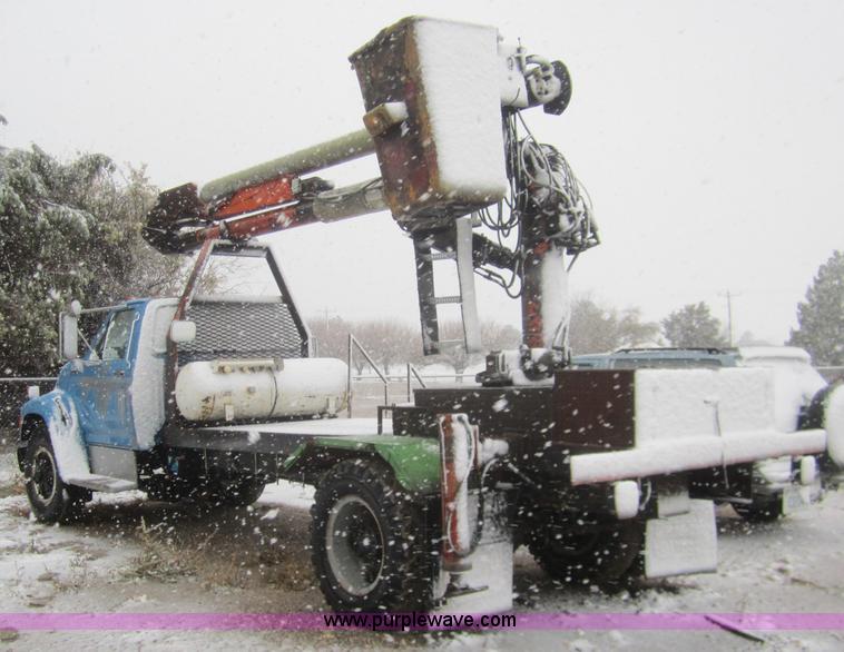 image for item B5569 1995 Ford F700 bucket truck