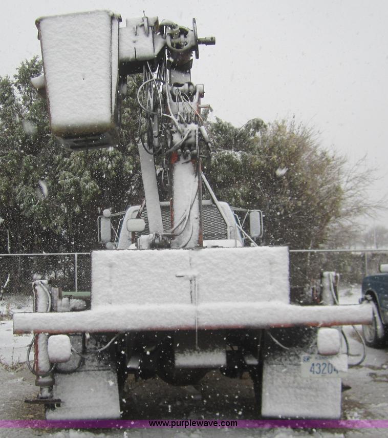 image for item B5569 1995 Ford F700 bucket truck