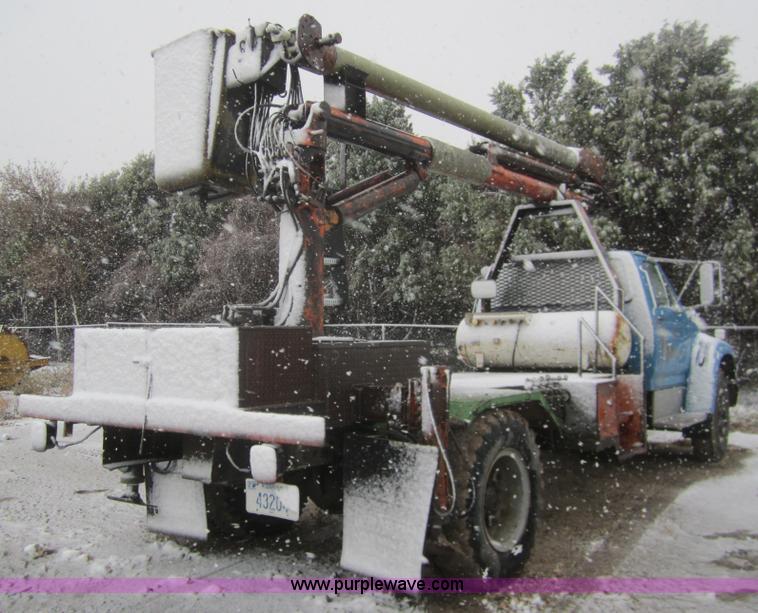 image for item B5569 1995 Ford F700 bucket truck