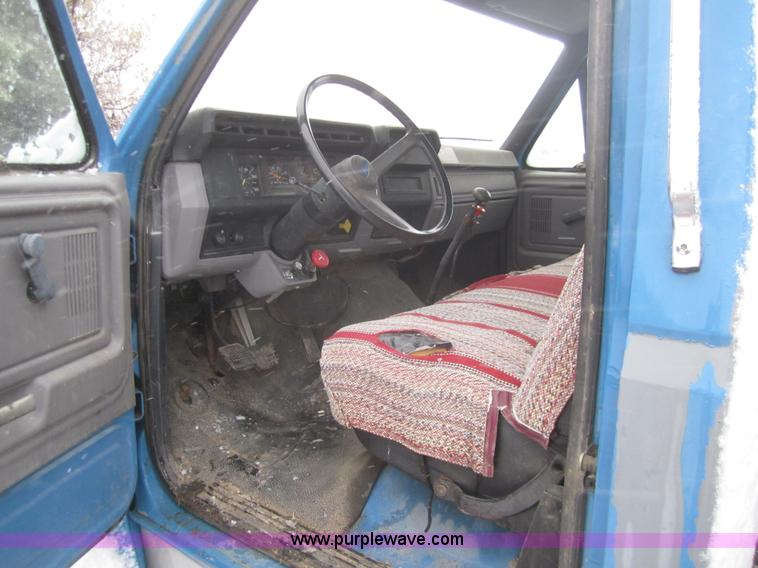 image for item B5569 1995 Ford F700 bucket truck