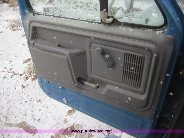 image for item B5569 1995 Ford F700 bucket truck