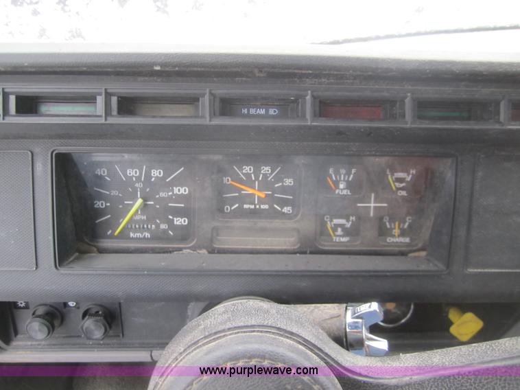 image for item B5569 1995 Ford F700 bucket truck