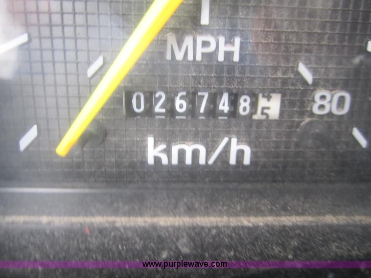 image for item B5569 1995 Ford F700 bucket truck