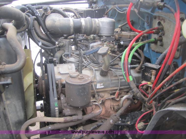 image for item B5569 1995 Ford F700 bucket truck