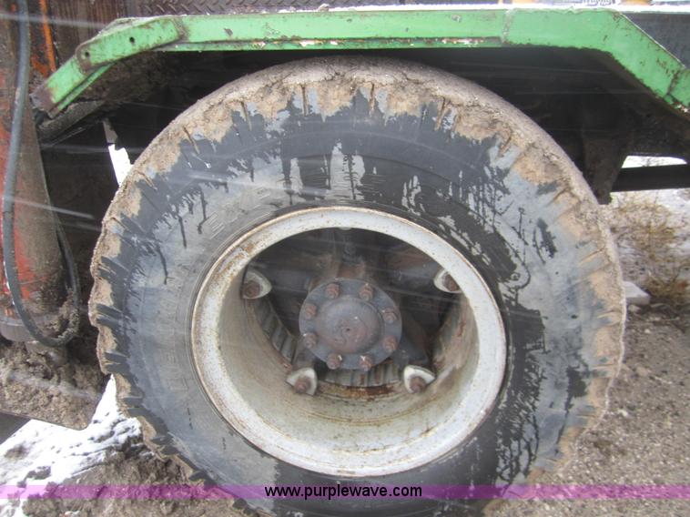 image for item B5569 1995 Ford F700 bucket truck
