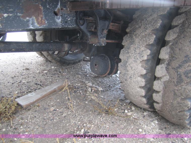 image for item B5569 1995 Ford F700 bucket truck