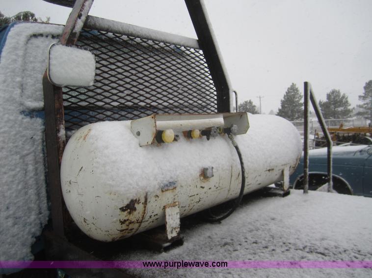 image for item B5569 1995 Ford F700 bucket truck