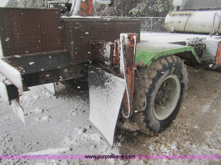 image for item B5569 1995 Ford F700 bucket truck