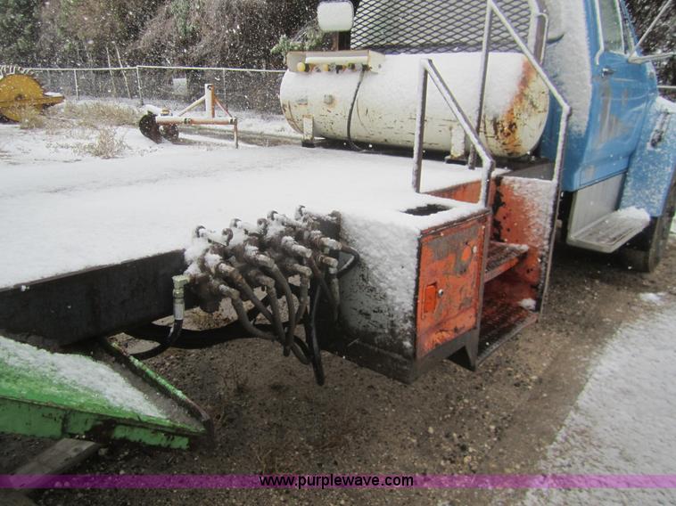 image for item B5569 1995 Ford F700 bucket truck