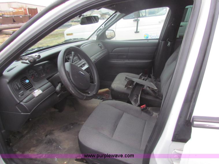 image for item B7001 2006 Ford Crown Victoria Police Interceptor