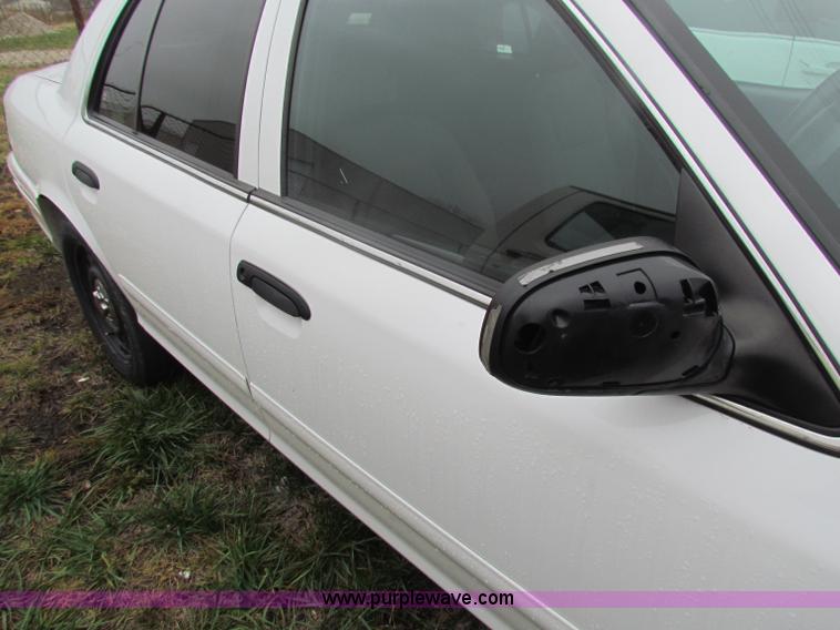 image for item B7001 2006 Ford Crown Victoria Police Interceptor