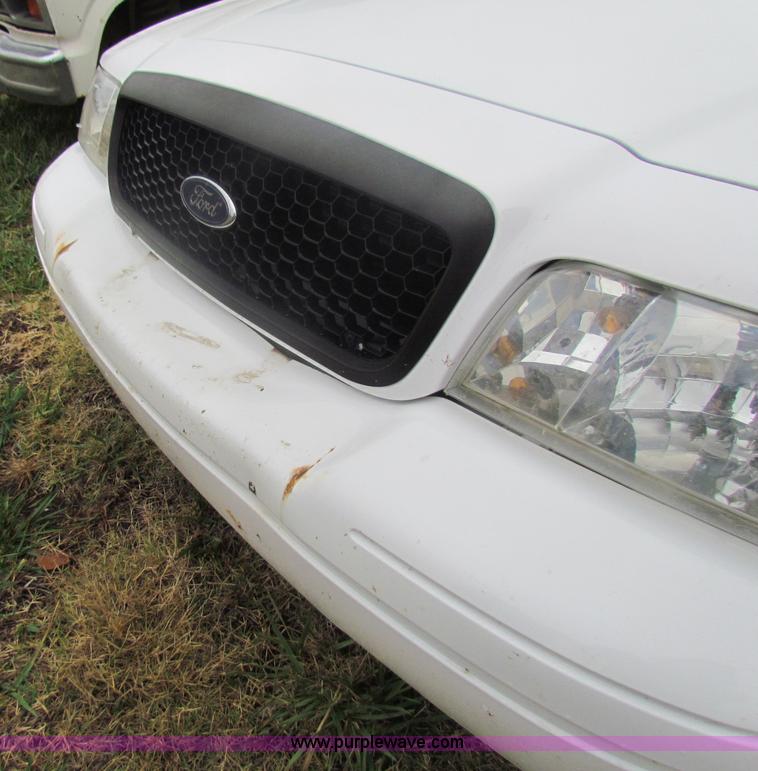 image for item B7001 2006 Ford Crown Victoria Police Interceptor