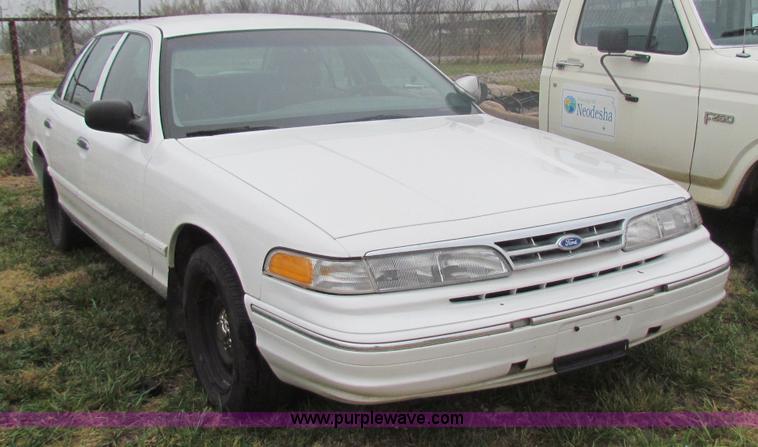 image for item B7003 1997 Ford Crown Victoria Police Interceptor