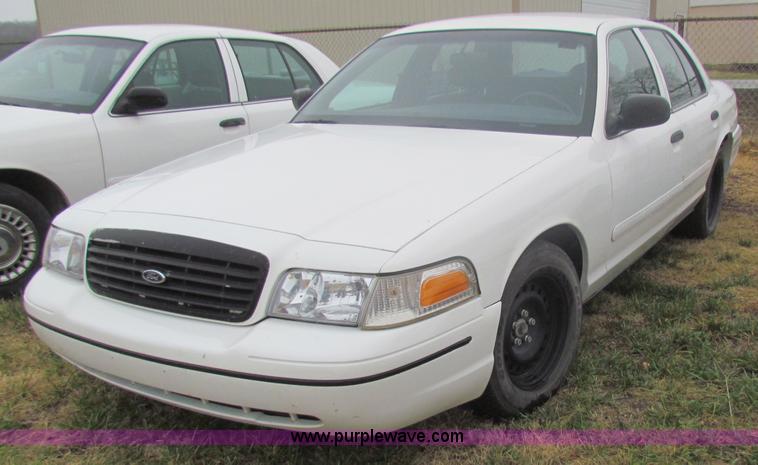 image for item B7004 2000 Ford Crown Victoria Police Interceptor