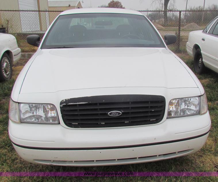 image for item B7004 2000 Ford Crown Victoria Police Interceptor