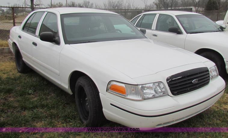 image for item B7004 2000 Ford Crown Victoria Police Interceptor