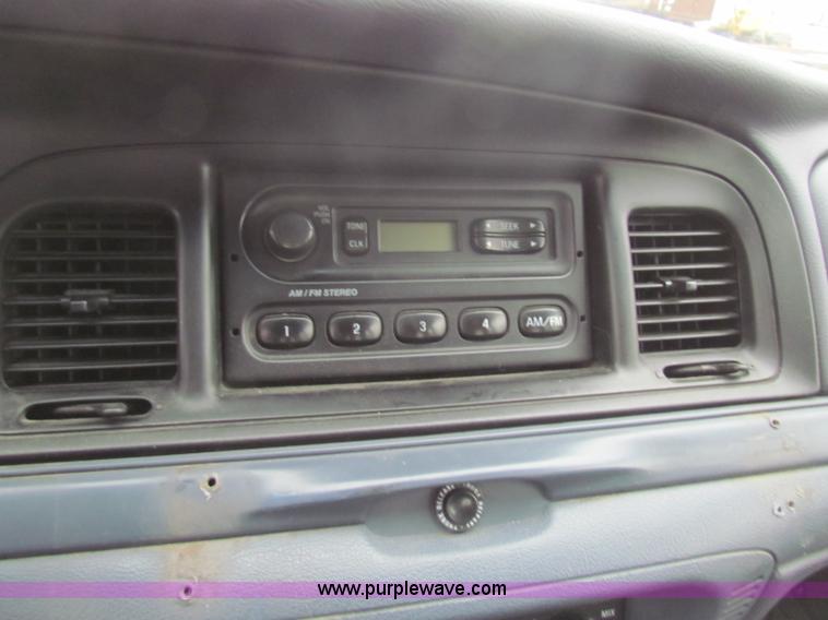 image for item B7004 2000 Ford Crown Victoria Police Interceptor