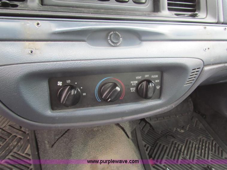 image for item B7004 2000 Ford Crown Victoria Police Interceptor