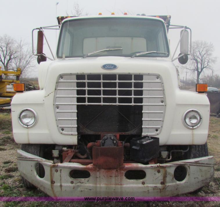 image for item B7007 1985 Ford L8000 dump truck