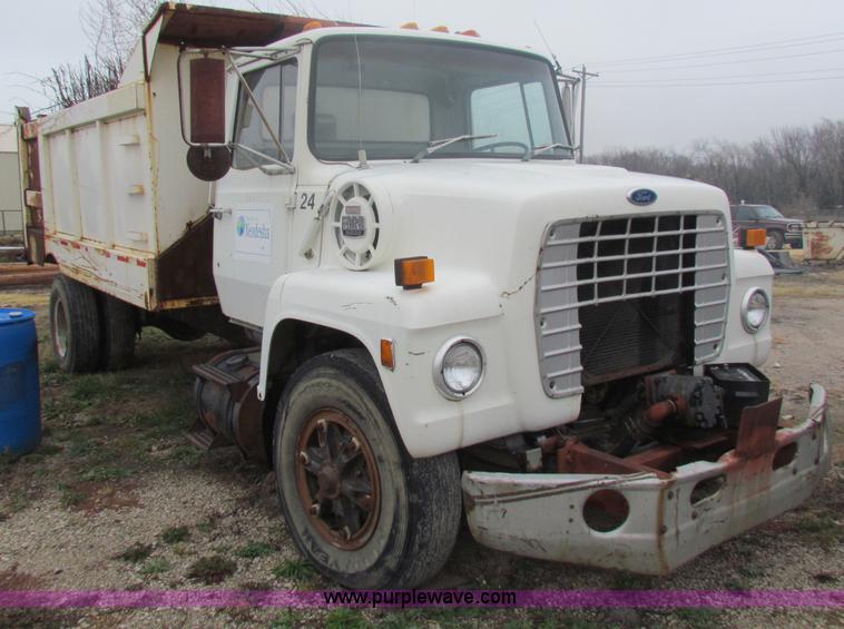 image for item B7007 1985 Ford L8000 dump truck