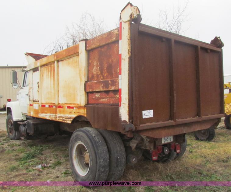 image for item B7007 1985 Ford L8000 dump truck