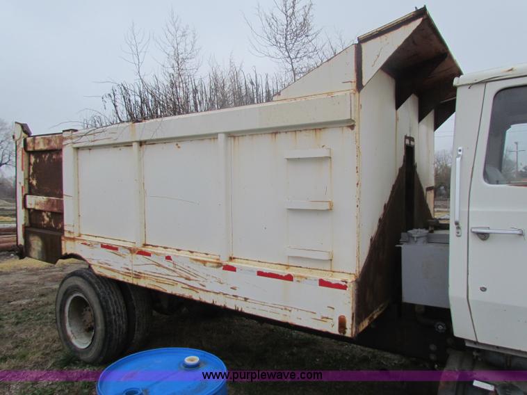 image for item B7007 1985 Ford L8000 dump truck