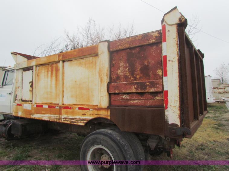 image for item B7007 1985 Ford L8000 dump truck