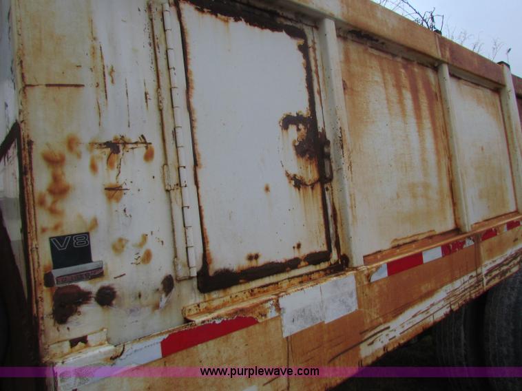 image for item B7007 1985 Ford L8000 dump truck