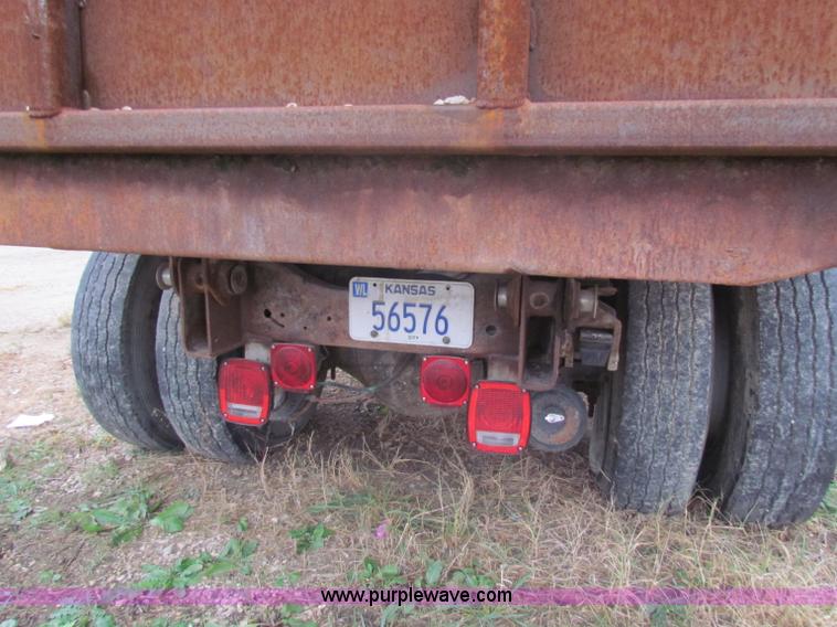 image for item B7007 1985 Ford L8000 dump truck