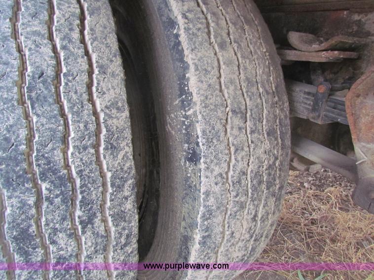 image for item B7007 1985 Ford L8000 dump truck