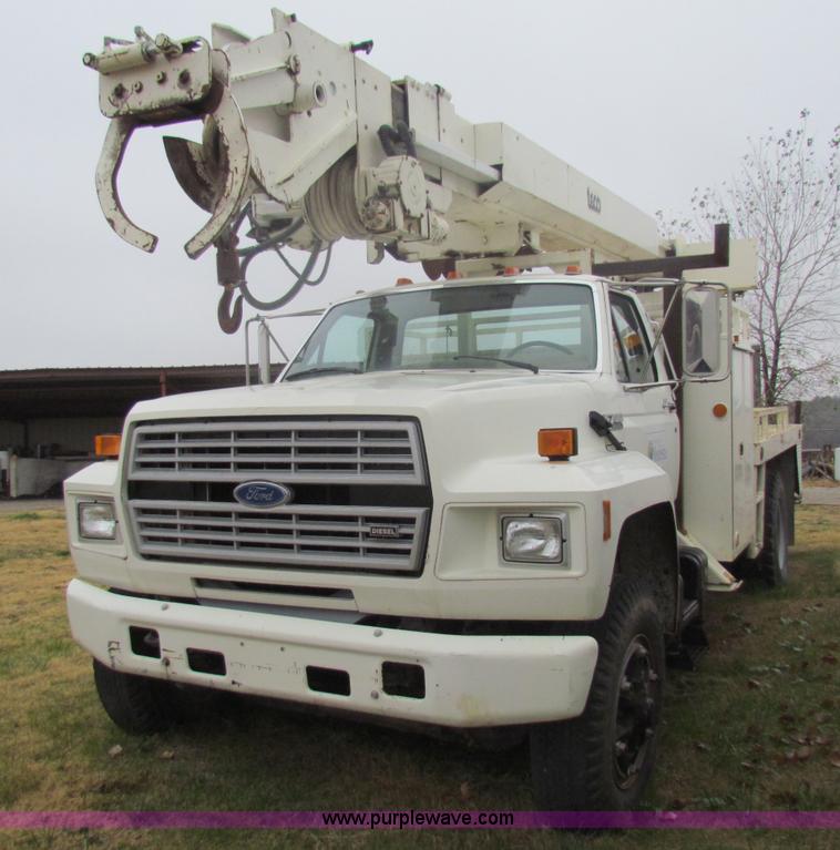 image for item B7009 1994 Ford F700 digger truck